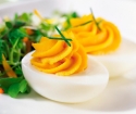 Hur man lagar ägg i en långsam spis