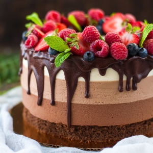 Como fazer vazamentos no bolo de chocolate?