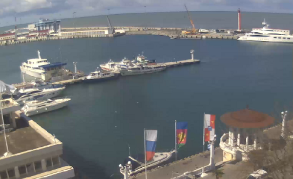 Webcam mit Blick auf den Pier des Seehafens von Sochi