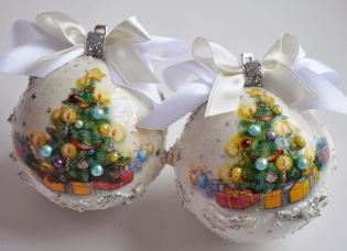 Decoupage of New Year's balls do it yourself