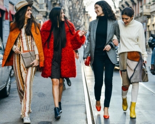 Hur fashionably klä på våren 2017