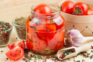 Tomatoes with onions for the winter - recipes