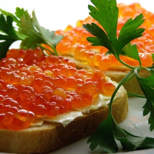 Fotografia de Stock Como saudar a truta do caviar