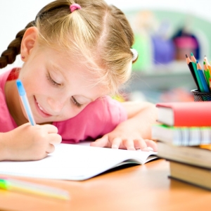 چگونه به یادگیری یک کودک برای نوشتن