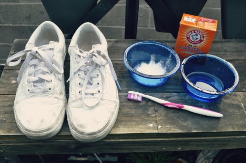 Как отстирать белые кроссовки