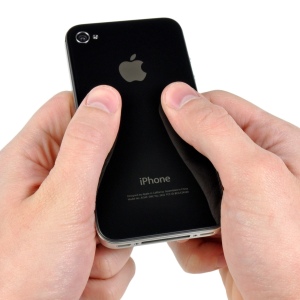 รูปภาพวิธีเปลี่ยนแบตเตอรี่ด้วย iPhone 4s