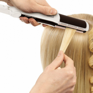 Stock foto πώς να ανέμενε τα μαλλιά στο σίδερο