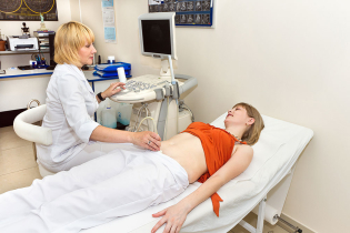 Ultraschall eines kleinen Beckens bei Frauen - wie die Vorbereitung