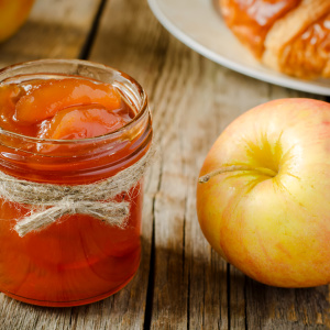 Stock Foto Jam z jabłek w wolnym kuchence