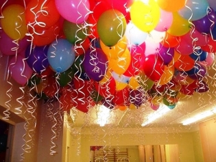 Cómo inflar los balones de helio en el hogar