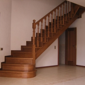 Wie man eine Treppe in der zweiten Etage baut