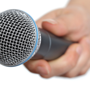 Jak se připojit karaoke mikrofon na notebook