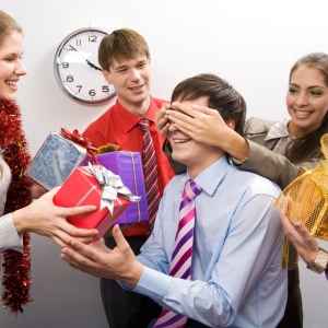 How to originally congratulate a colleague happy birthday