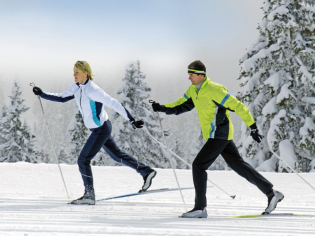 Jak nauczyć się jeździć na nartach biegowych