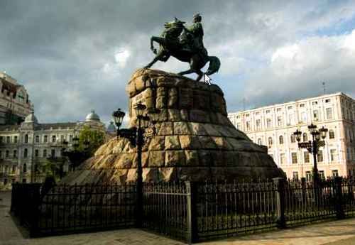 Anıt Bogdan-Khmelnitsky-JPG