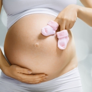 Zdjęcie, jak brzuch przechodzi przed porodem
