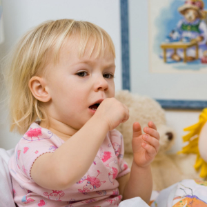 Fotografija kako smiriti kašalj u djetetu