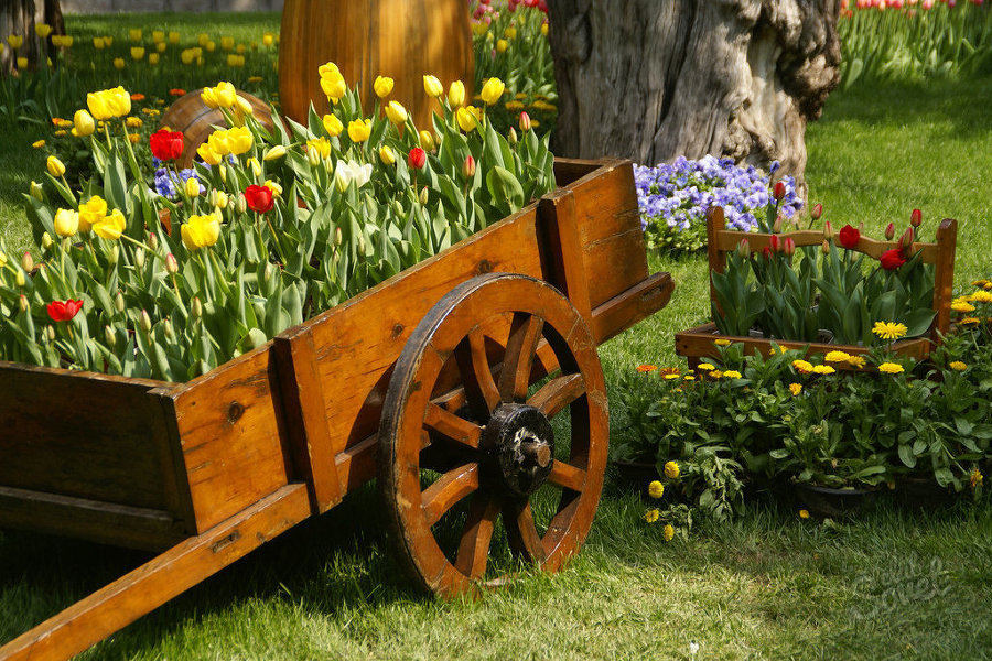 Flowerbed Mobile