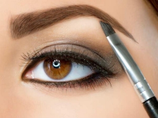 Hur man målar ögonbryn med skuggor
