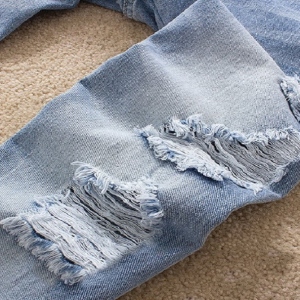 Photo how to make scratching jeans
