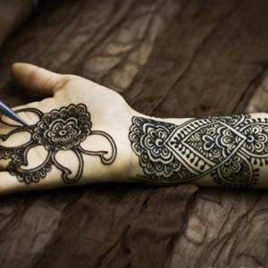 Foto Cara Menggambar Henna