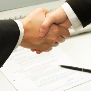 Foto Come riorganizzare un contratto per un'altra persona