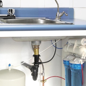 Stock Foto How to install water filter