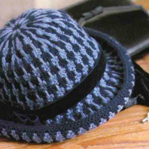 Foto, wie man einen Hut mit Häkeln bindet