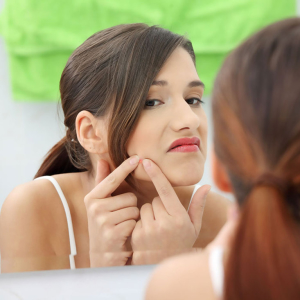 Photo Comment traiter l'acné sous-cutanée