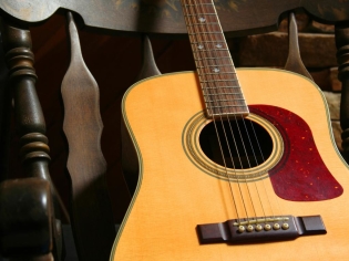 Πώς να αντικαταστήσει το string στην κιθάρα