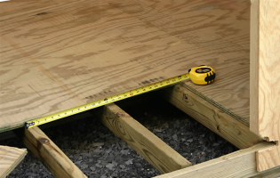 How to insulate a wooden floor