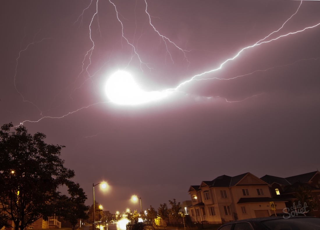 What is a ball lightning
