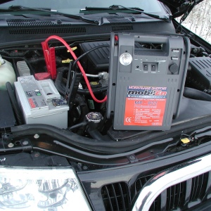 Fotografie Cum se încarcă încărcătorul bateriei auto