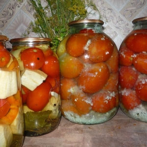 Foto ako zatvoriť paradajky na zimu, recepty