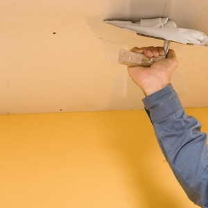 Photo How to put the ceiling of plasterboard