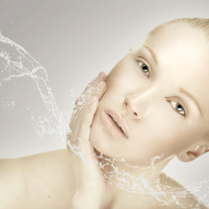 Stock Foto Thermal water for face, how to use