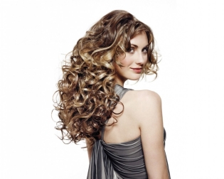Rejuvenating hairstyles for women