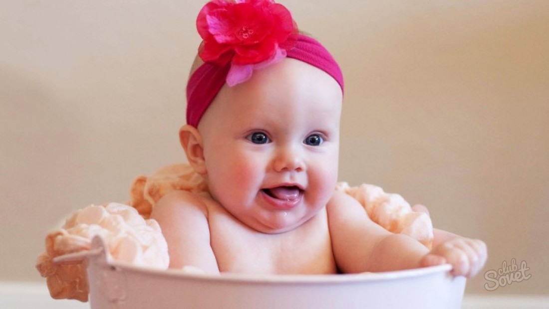 Как да се измие на новородено момиченце?