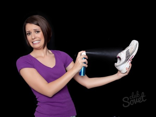 Jak usunąć nieprzyjemny zapach butów