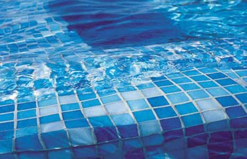 Como escolher a cola corrigida direita para piscinas?