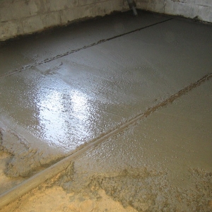 Как залить бетонный пол