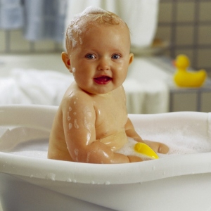 Foto Ako sa kúpať dieťa novorodenca