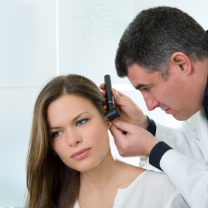 Jak se zbavit korku v uchu