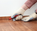 Como colocar linóleo em um piso de madeira