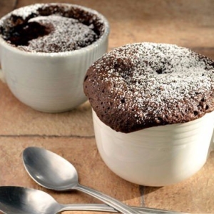 Cum să gătiți cupcake de ciocolată în cuptorul cu microunde