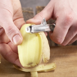 Jak rychle čistit brambory
