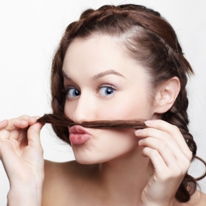 Kako ukloniti kosu u nosu