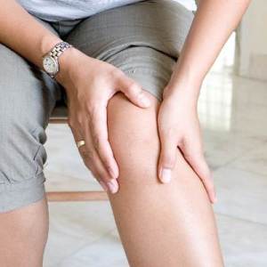 Foto Ako odstráňte tekutinu kolená