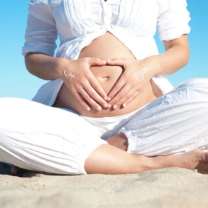 Foto yoga durante la gravidanza