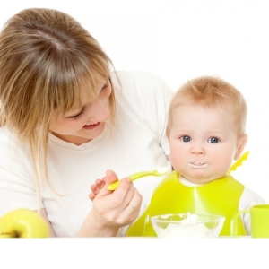 Foto Como cozinhar purê de bebê